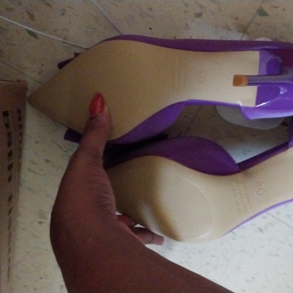 Heels - Picture 2 of 3